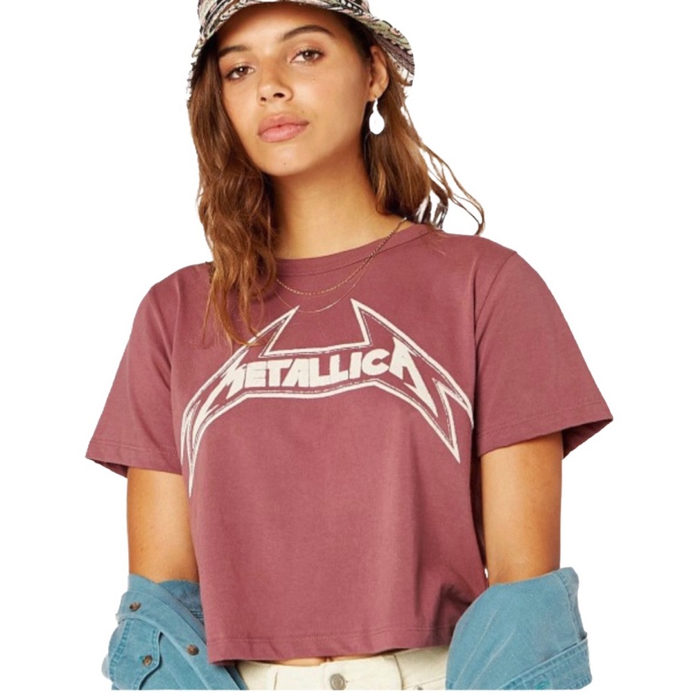 Daydreamer Mauve Metallica Cropped Graphic Tee